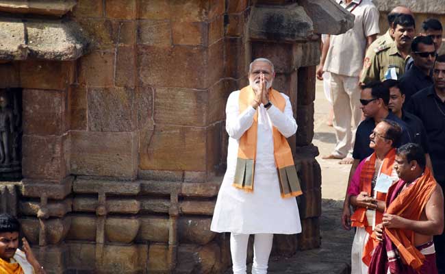 PM Narendra Modi Offers Prayers At Lingaraj Temple in Bhubaneswar
