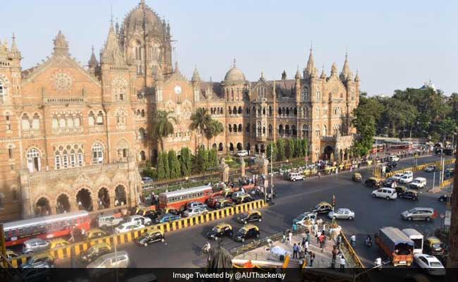 मुंबई सेल्फी प्वाइंट : अब सीएसटी के सामने बिना खतरा उठाए खींच सकेंगे खूबसूरत तस्वीरें...