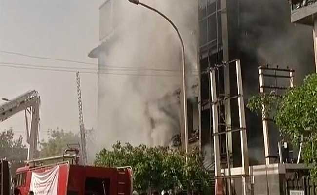 दिल्ली में आग लगने से गर्भवती महिला समेत पांच की मौत, चार घायल