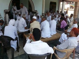 बछड़े की मौत पर पंचायत का फरमान - पांच साल की बच्ची की 8 साल के बच्चे से करो शादी बछड़े की मौत पर पंचायत का फरमान - पांच साल की बच्ची की 8 साल के बच्चे से करो शादी