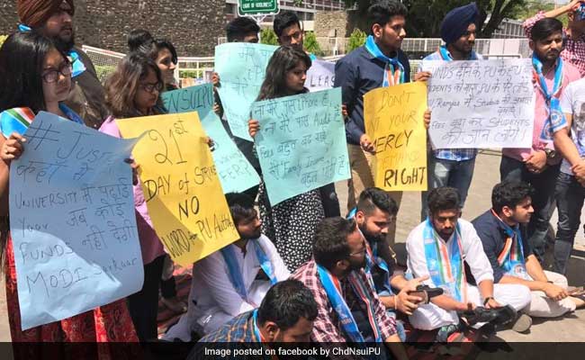 Panjab University Fee Hike: Students Protest By Polishing Shoes