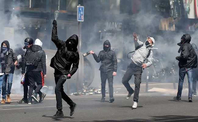 French Elections Polarises Society, Riot Like Situation On Paris Streets