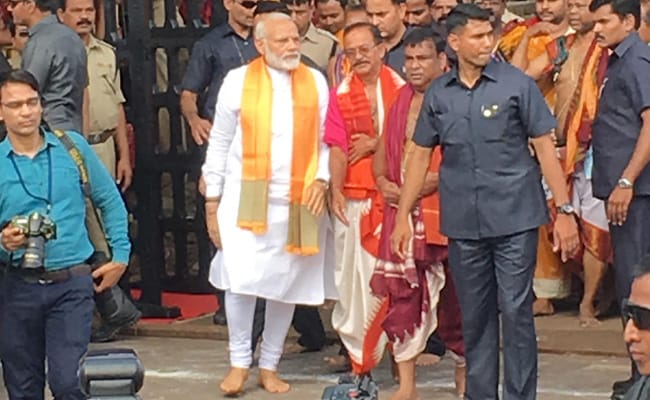 Selfies, Prayers And Guided Tour: PM Narendra Modi's Visit To Bhubaneswar's Lingaraj Temple