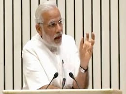 जब देश की 'लालफीताशाही' पर जमकर बरसे प्रधानमंत्री नरेंद्र मोदी... जब देश की 'लालफीताशाही' पर जमकर बरसे प्रधानमंत्री नरेंद्र मोदी...