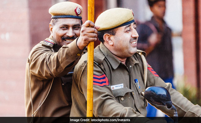 पुलिस 'भोंपू' से बता रही आपके मोहल्ले में रहने वाला कौन सा व्यक्ति अपराधी!