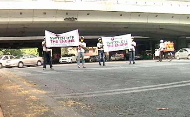 In Delhi, Students Take On Pollution At Traffic Signals