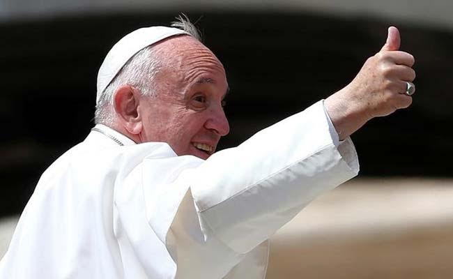 Pope Francis Arrives In Cairo Seeking To Mend Ties With Islam