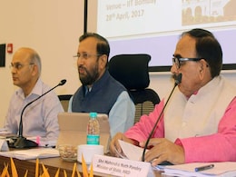 IIT में लड़कियों की भागीदारी 8 से बढ़ाकर 20 फीसदी की जाएगी : प्रकाश जावड़ेकर IIT में लड़कियों की भागीदारी 8 से बढ़ाकर 20 फीसदी की जाएगी : प्रकाश जावड़ेकर