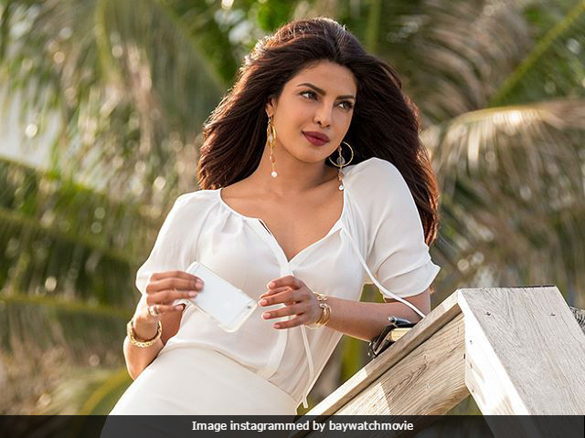 <i>Baywatch</i> Poster: Priyanka Chopra Has 'Looks That Could Kill'