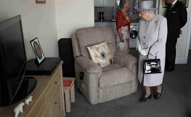 British Queen Employs 'Footwoman' To Break In Her New Shoes