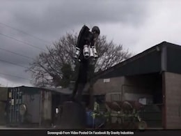 Watch How This Man Flies Away In His Suit...'Iron Man' Style Watch How This Man Flies Away In His Suit...'Iron Man' Style