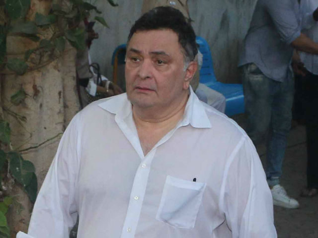 After Vinod Khanna's Funeral, Rishi Kapoor Rails Against 'Today's So-Called Stars' For Not Attending