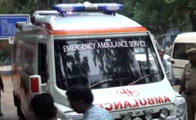 प. बंगाल : डंपर ने एंबुलेंस में टक्कर मारी, परिवार के 3 लोग सहित 4 मरे