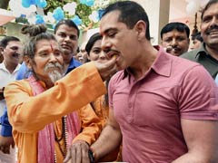 Robert Vadra At Temple As Report On Land Deals Reaches Supreme Court