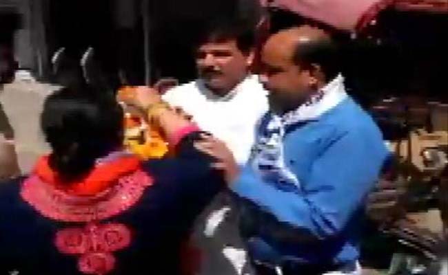 AAP's Sanjay Singh Slapped By Woman Party Worker During Roadshow