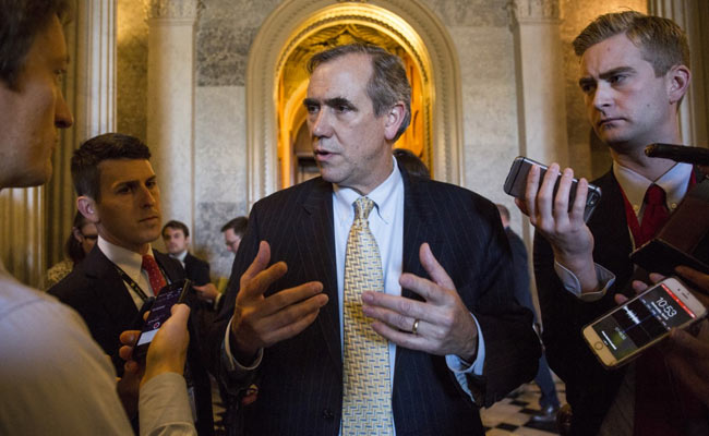 Senator Gives 15-Hour-Long Senate Speech Against Donald Trump's Supreme Court Nominee