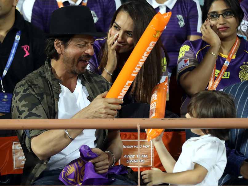 shah rukh khan and abram cheer for kkr bcci