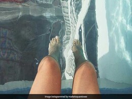 ये है हवा में झूलता हुआ स्विमिंग पूल, बिल्डिंग के 40वीं मंजिल पर लीजिए इसके रोमांच के मजे ये है हवा में झूलता हुआ स्विमिंग पूल, बिल्डिंग के 40वीं मंजिल पर लीजिए इसके रोमांच के मजे