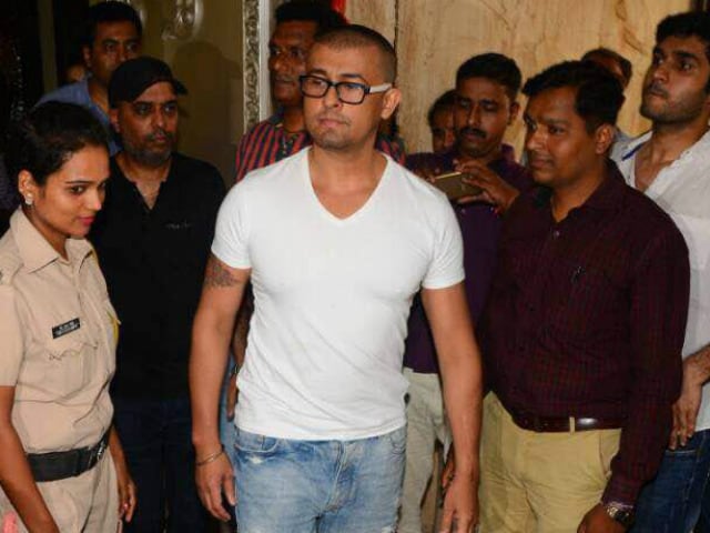 Sonu Nigam Shaves Head But Cleric Says He Won't Pay Promised 10 Lakhs