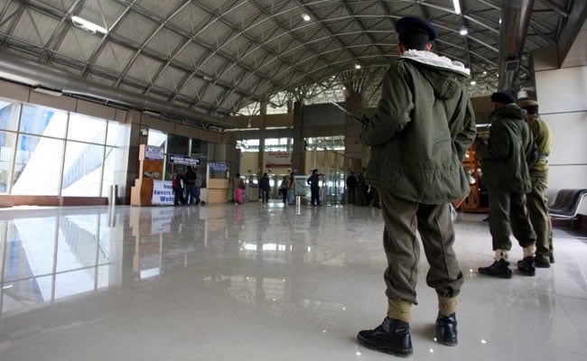 डीजीसीए ने विमानन कंपनियों को श्रीनगर से अतिरिक्त उड़ानों के लिए तैयार रहने को कहा