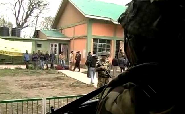 श्रीनगर लोकसभा उपचुनाव : 38 बूथों पर पुनर्मतदान में सिर्फ 2 फीसदी वोटिंग हुई श्रीनगर लोकसभा उपचुनाव : 38 बूथों पर पुनर्मतदान में सिर्फ 2 फीसदी वोटिंग हुई