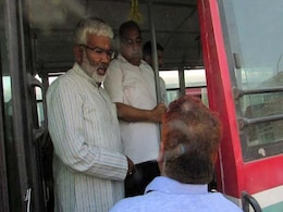 उत्तर प्रदेश: बसों में गंदगी देख भड़के मंत्री, खुद ही कर डाली सरकारी बस की धुलाई उत्तर प्रदेश: बसों में गंदगी देख भड़के मंत्री, खुद ही कर डाली सरकारी बस की धुलाई