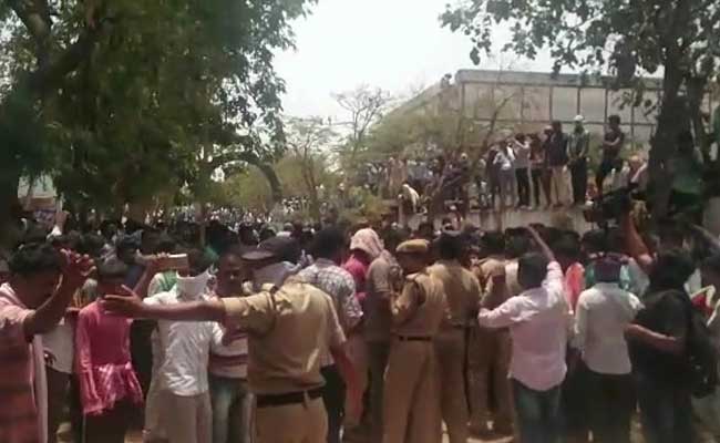 Angry Chilly Farmers In Telangana Go On Rampage, Break ACs, Fans In Khammam Market