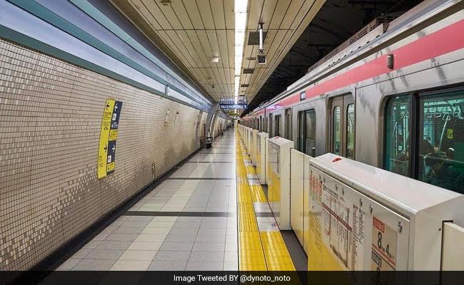 Tokyo Subway Stops For 10 minutes Over North Korea Missile Scare
