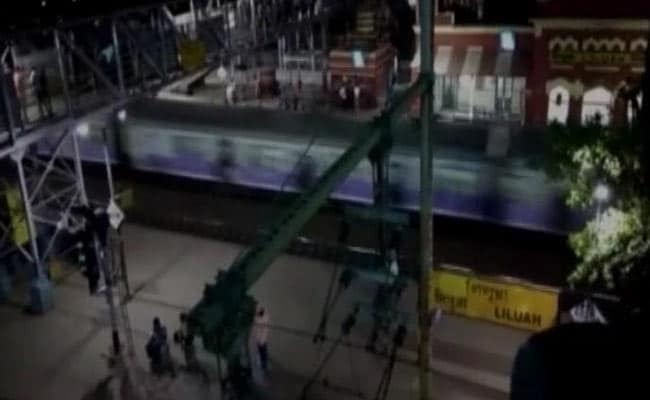 Selfie From Moving Train Causes Death Of 3 Students In Howrah Near Kolkata