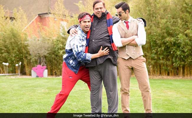 वरुण धवन ने अपने 'जुड़वां' भाई के साथ मनाया अपना जन्मदिन