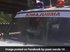 Viral Video: एंबुलेंस में तड़पता रहा बच्चा, VIP मूवमेंट के चलते देखती रही पुलिस