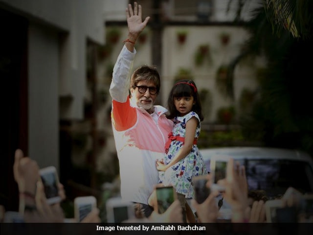 Amitabh Bachchan's Sunday Darshan Had A Bonus Bachchan - Aaradhya, Who Was 'A Little Afraid'