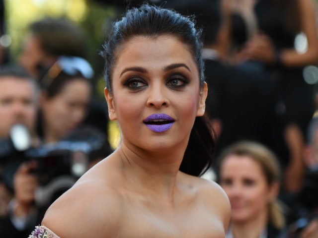aishwarya cannes purple lips 650