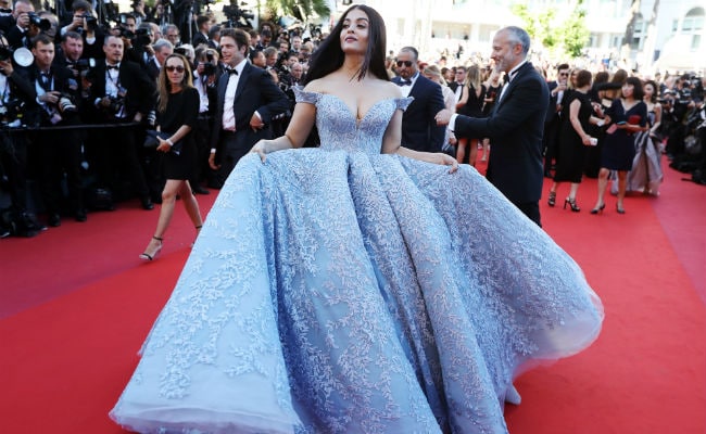 Cannes 2017: ऐश्‍वर्या राय बच्‍चन ने 16वीं बार बिखेरे कान फिल्‍म फेस्टिवल के रेड कारपेट पर जलवे