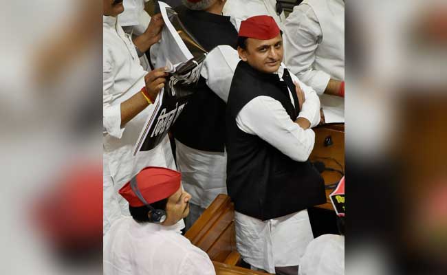 Akhilesh Yadav Avoids Uncle Shivpal In Uttar Pradesh Assembly