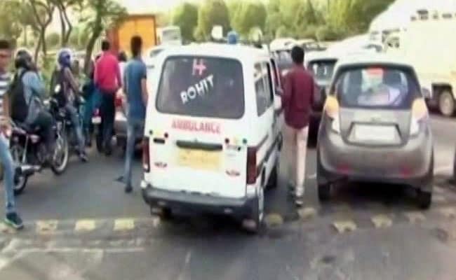 Homebuyers' Protest In Noida Blocks Traffic, Kills 7-Year-Old In Ambulance - NDTV