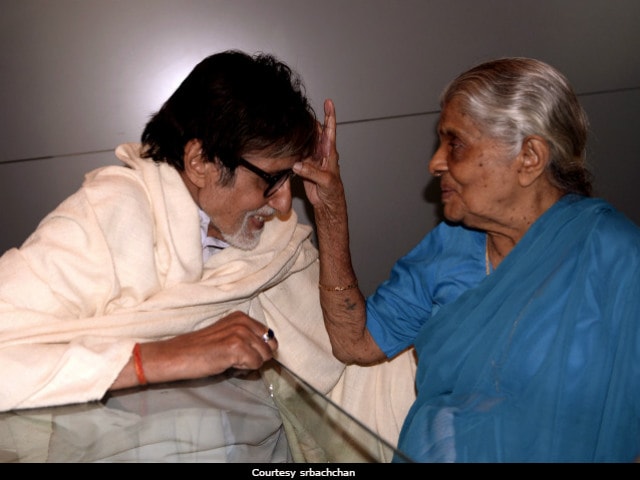 Amitabh Bachchan's Meeting With 103-Year-Old Fan Was 'Special'