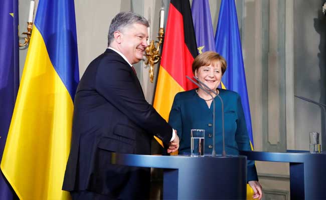Angela Merkel, Ukraine's Petro Poroshenko Agree To Get Back To Minsk Ceasefire Deal