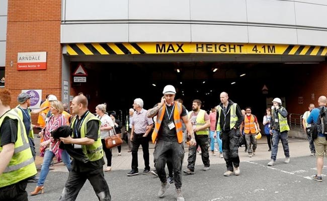 Manchester's Arndale Shopping Centre Evacuated, Witnesses Heard 'Big Bang'