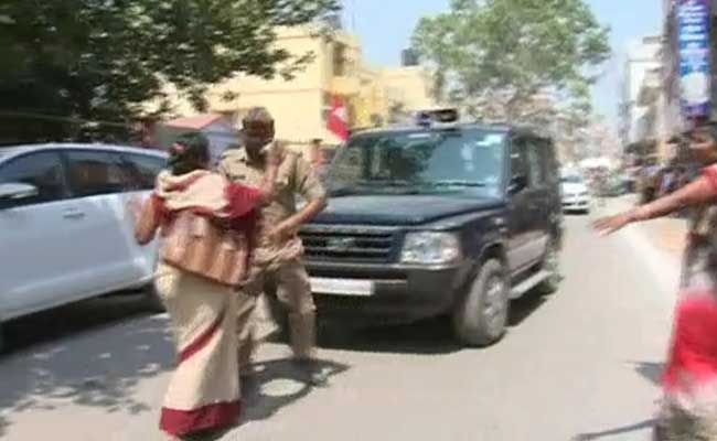 Protesting Woman Blocks Yogi Adityanath's Convoy, Sparks Security Scare