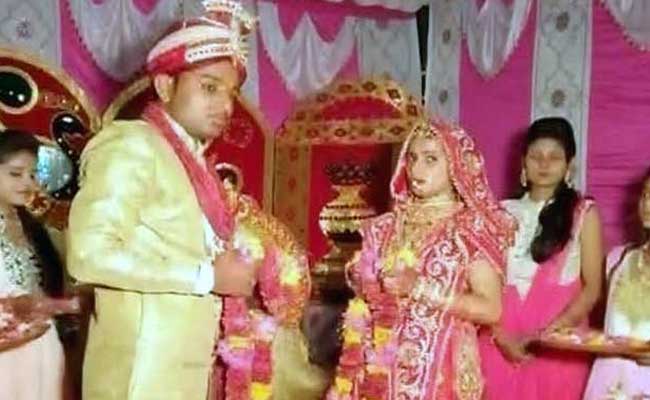 'रिवॉल्वर रानी' ने बंदूक के दम पर मंडप से जिस दूल्&zwj;हे को अगवा किया था, वो मिल गया...