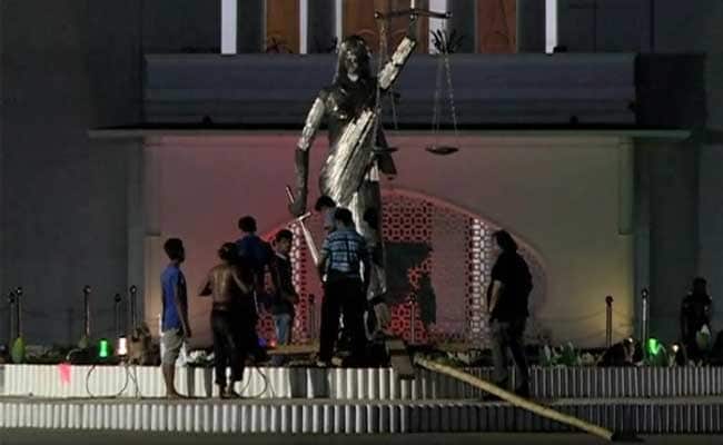 Bangladesh Reinstalls Controversial Lady Justice Statue After Outcry