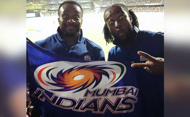 WWE के दो चैंपियन पहलवान भी हैं क्रिकेट के दीवाने! IPL में पहुंचकर की मस्ती, देखें PICS, Video WWE के दो चैंपियन पहलवान भी हैं क्रिकेट के दीवाने! IPL में पहुंचकर की मस्ती, देखें PICS, Video