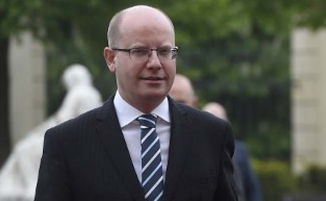 Czech Prime Minister Bohuslav Sobotka Delays Tendering Resignation Until Mid-May