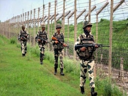 LOC पर पाकिस्तान की ओर से गोलीबारी, सेना का एक जवान घायल LOC पर पाकिस्तान की ओर से गोलीबारी, सेना का एक जवान घायल