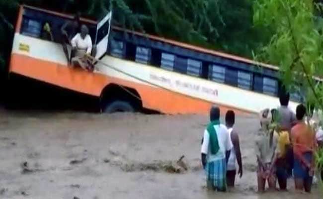 6 Rescued Using Ropes After Bus Falls Into A River In Karnataka's Gadag