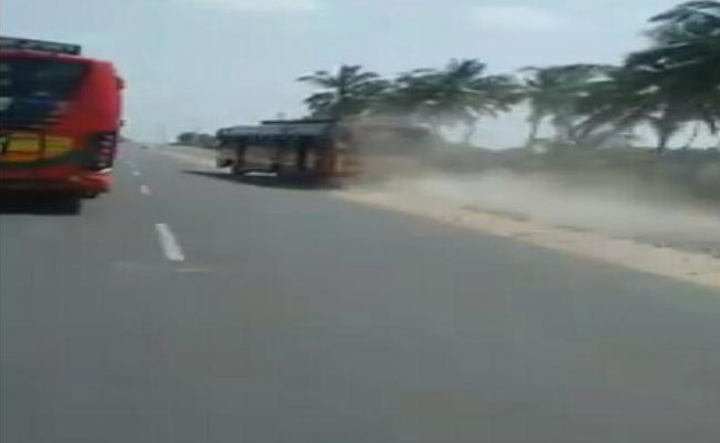 बस ड्राइवरों का दिल दहला देने वाली रेस : आप देखेंगे तो दंग रह जाएंगे