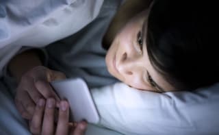 Using Cell Phone Late At Night May Put Teenagers at Risk of Depression