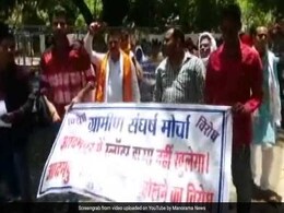 मध्य प्रदेश : बूचड़खाने के विरोध में गोरक्षकों ने किया मंत्रियों का घेराव मध्य प्रदेश : बूचड़खाने के विरोध में गोरक्षकों ने किया मंत्रियों का घेराव