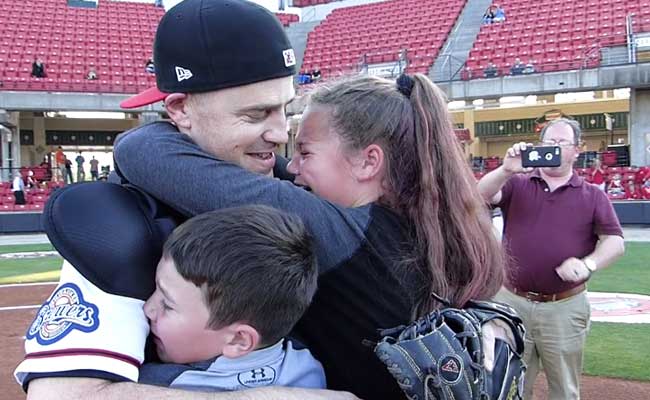 Military Dad Surprises Kids After 6-Month Deployment. It's OK To Tear Up